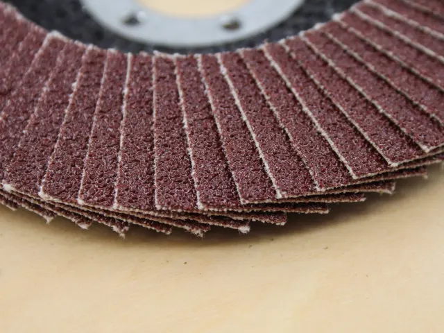 Faithfull Aluminium Oxide Flap Disc 115 x 22mm 80 Grit - Image 3
