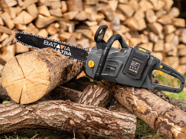 Batavia MAXXPACK Brushless 18in Chainsaw 36V 2 x 4.0Ah Li-ion
