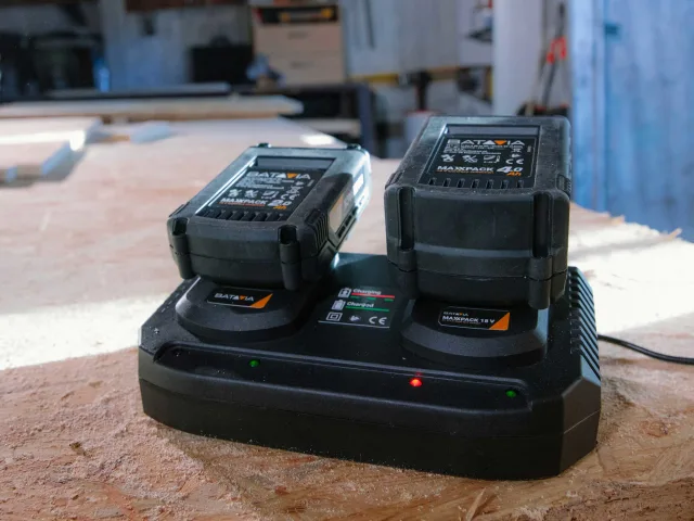 Batavia  MAXXPACK Li-ion Dual Charger 240V - Image 2