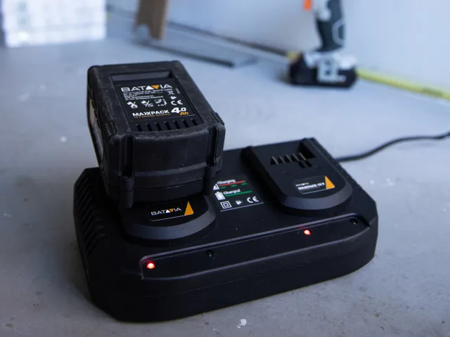 Batavia  MAXXPACK Li-ion Dual Charger 240V - Image 3