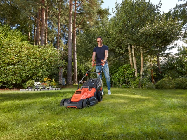 BLACK + DECKER BEMW481BH Mower with Bike Handle 42cm 1800W 240V - Image 3