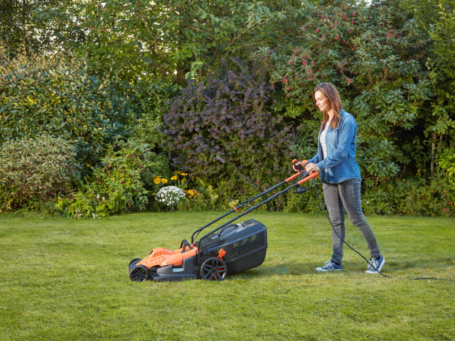 BLACK + DECKER BEMW481BH Mower with Bike Handle 42cm 1800W 240V - Image 4