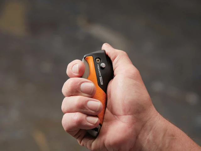 Fiskars CarbonMax Folding Utility Knife - Image 7