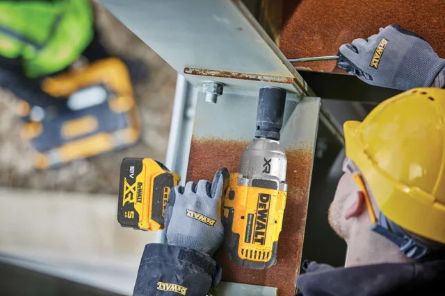 DEWALT DCF900P2T XR Brushless 1/2in High Torque Impact Wrench 18V 2 x 5.0Ah Li-ion - Image 5