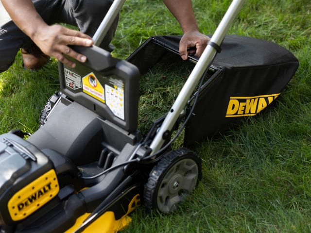 DEWALT DCMWP134N XR Push Mower 2 x 18V Bare Unit - Image 6