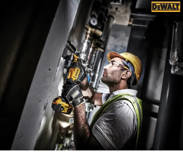 DeWalt DCS356P2 XR Oscillating Multi-Tool 18V 2 x 5.0Ah Li-ion - Image 2