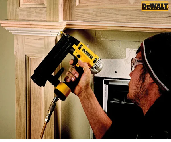 DeWalt DPN1850PP Pneumatic Oil-Free 18 Gauge Brad Nailer - Image 2