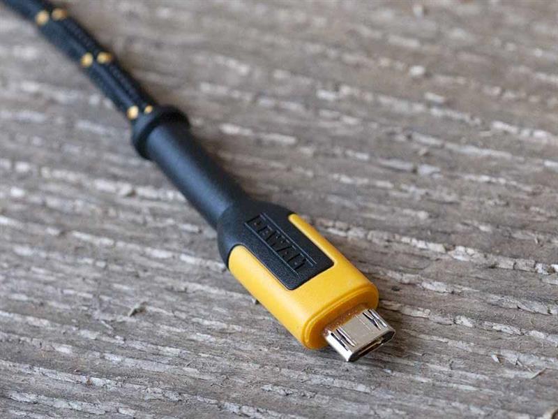 DEWALT Telecoms USB A to USB-Micro Reinforced Charging Cable 1.8m (6ft) - Image 2