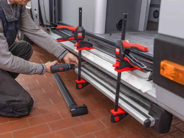 Bessey EZ360 One-Handed 360° Clamp 450mm - Image 9