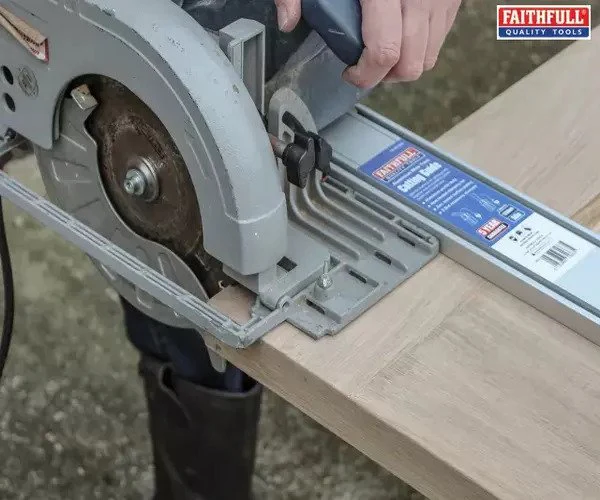 Faithfull Aluminium Wide Track Cutting Guide 1250mm (50in) - Image 5