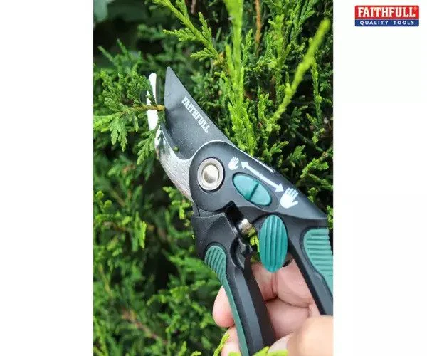 Faithfull Countryman Bypass Secateurs 215mm - Image 2