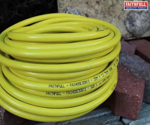 Faithfull Heavy-Duty Reinforced Builder's Hose 30m 12.5mm (1/2in) Diameter - Image 3