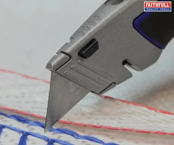 Faithfull Heavy-Duty Trimming Knife Blades (Box 100) in safe storage dispenser - Image 3
