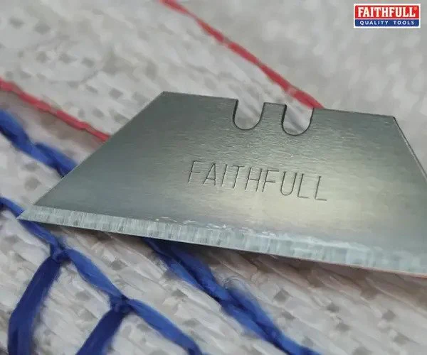 Faithfull Heavy-Duty Trimming Knife Blades (Box 100) in safe storage dispenser - Image 4
