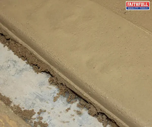 Faithfull Prestige Edging Trowel 10 x 4in - Image 3