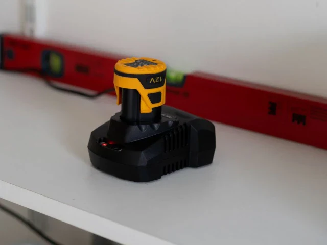 Batavia Fast Charger 12V - Image 3