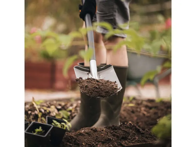 Fiskars  Ergonomic™  Rounded Spade - Image 3