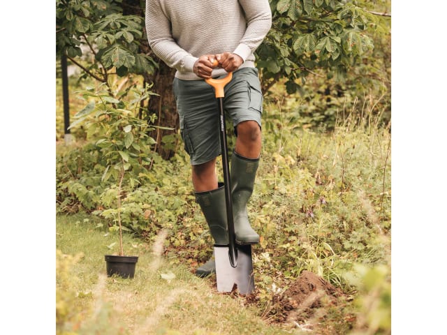 Fiskars  Solid™ Metal Rounded Spade - Image 3