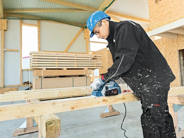 Bosch GHO 28-82 D Professional Planer 710W 240V - Image 3