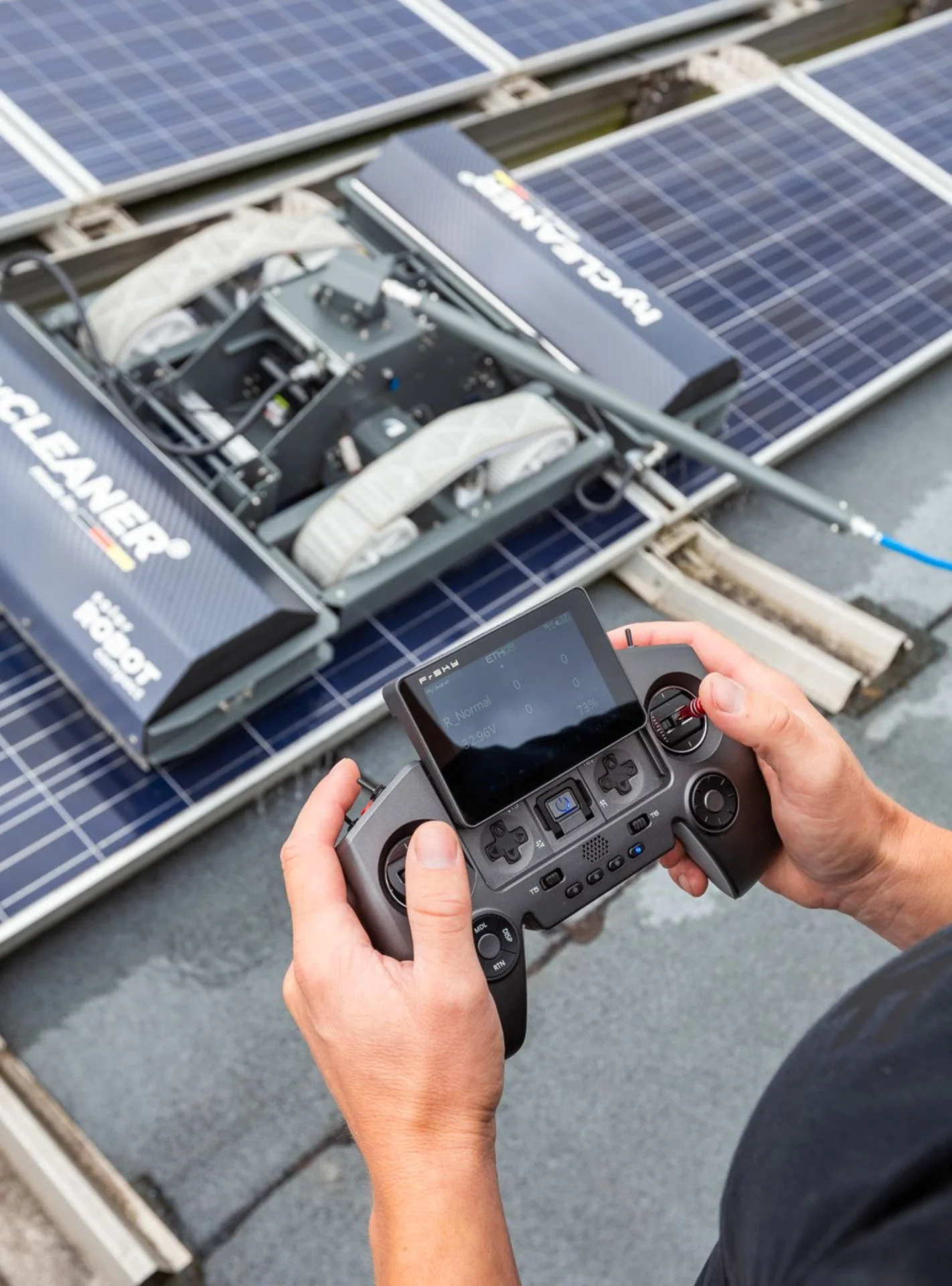 hyCLEANER® solarROBOT Compact – PV Cleaning Robot - Image 12