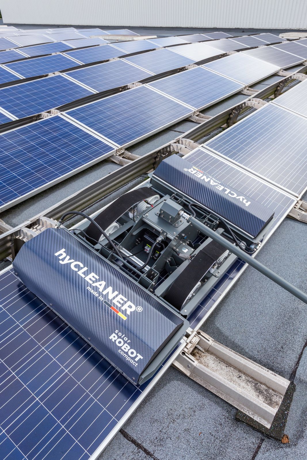 hyCLEANER® solarROBOT Compact – PV Cleaning Robot - Image 5