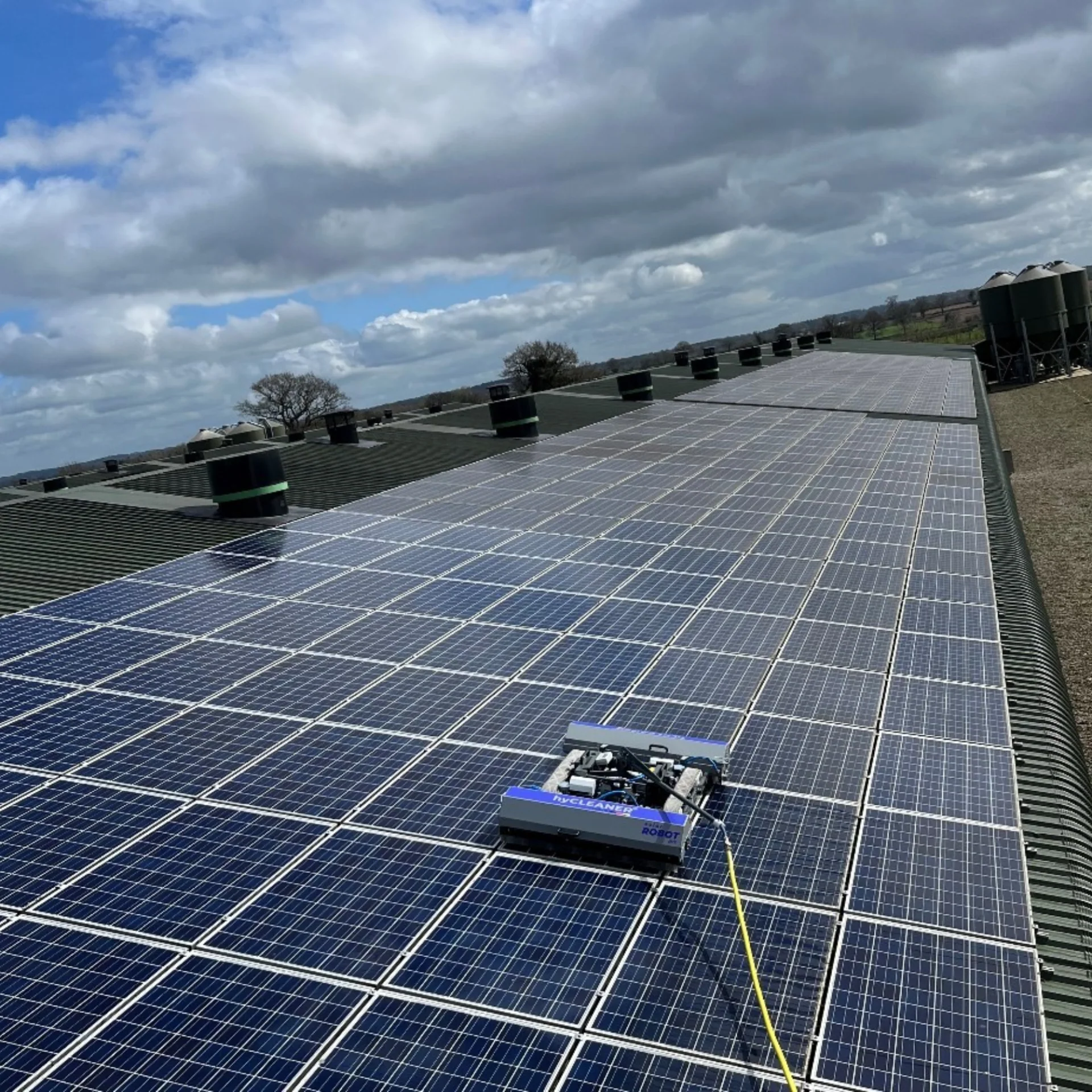 hyCLEANER® solarROBOT Pro – PV Cleaning Robot - Image 12