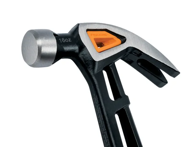 Fiskars IsoCore Curved Finishing Hammer 450g (16oz) - Image 3