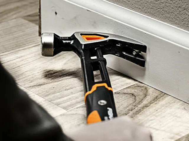 Fiskars IsoCore Curved Finishing Hammer 450g (16oz) - Image 5
