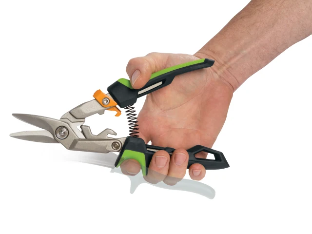 Fiskars PowerGear™ Aviation Snips Right Cut 250mm (10in) - Image 7