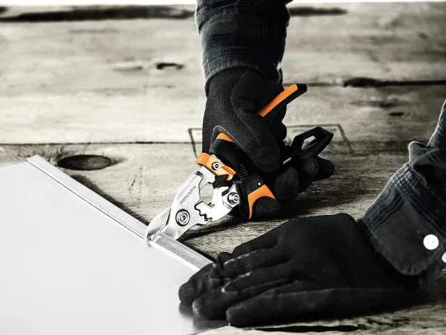 Fiskars PowerGear™ Bulldog Aviation Snips 250mm (10in) - Image 4
