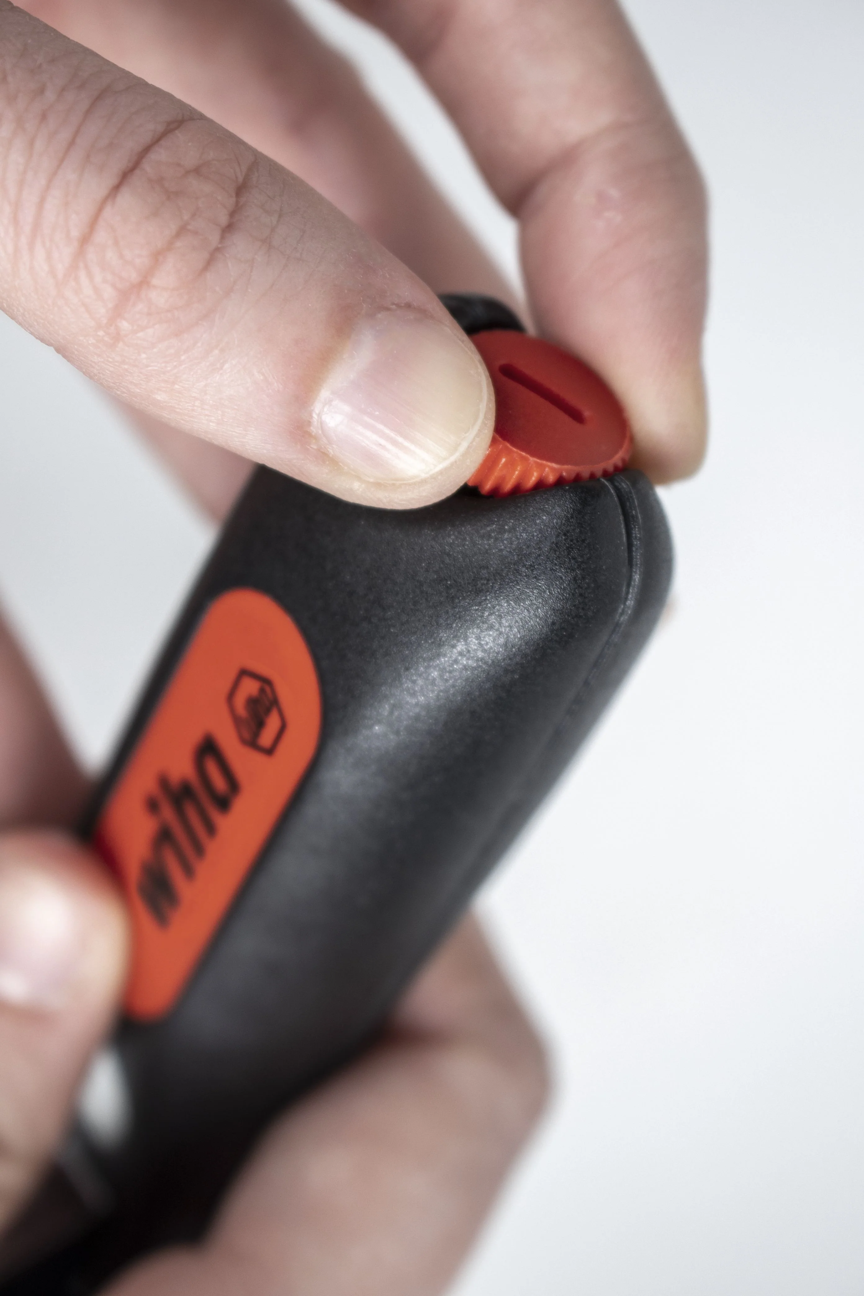 Wiha Stripping Tool, Self-Rotating Drag Blade - Image 4